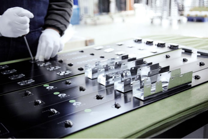 新浪網(wǎng)“致匠心?青動(dòng)力”探訪名氣余杭工廠